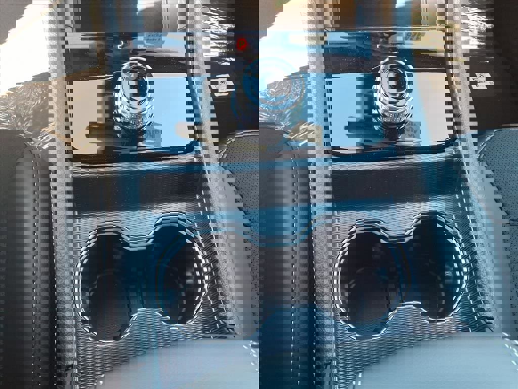 New 2025 Jeep Grand Cherokee Altitude image 13