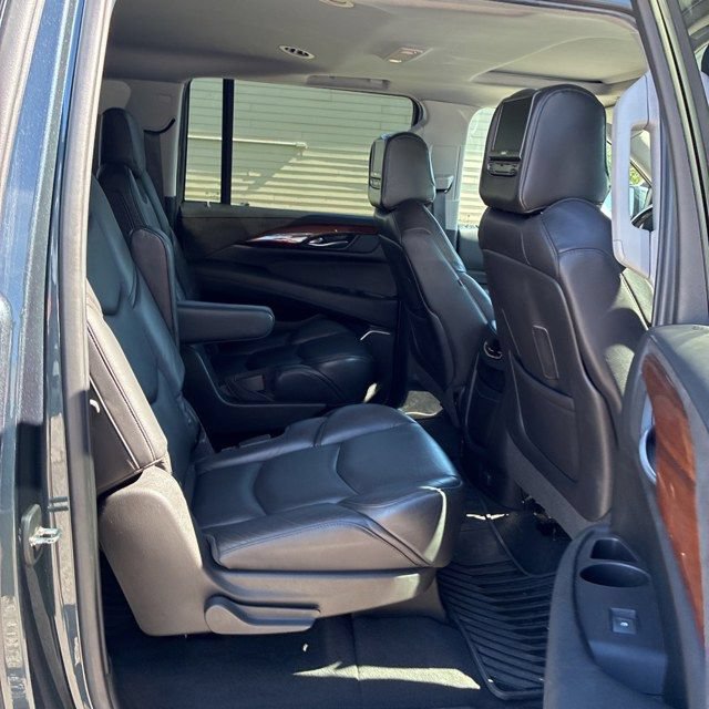 Used 2019 Cadillac Escalade ESV Luxury AWD/4WD image 11