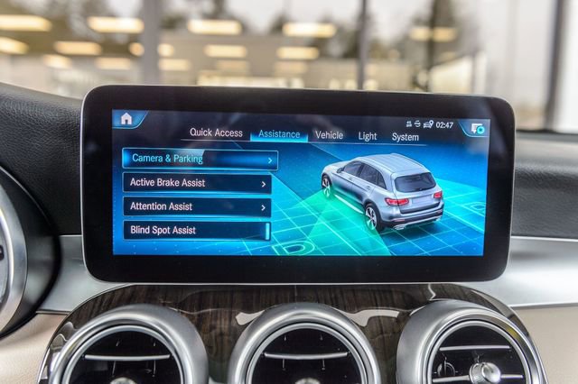 Used 2021 Mercedes-Benz GLC 300 4MATIC image 23