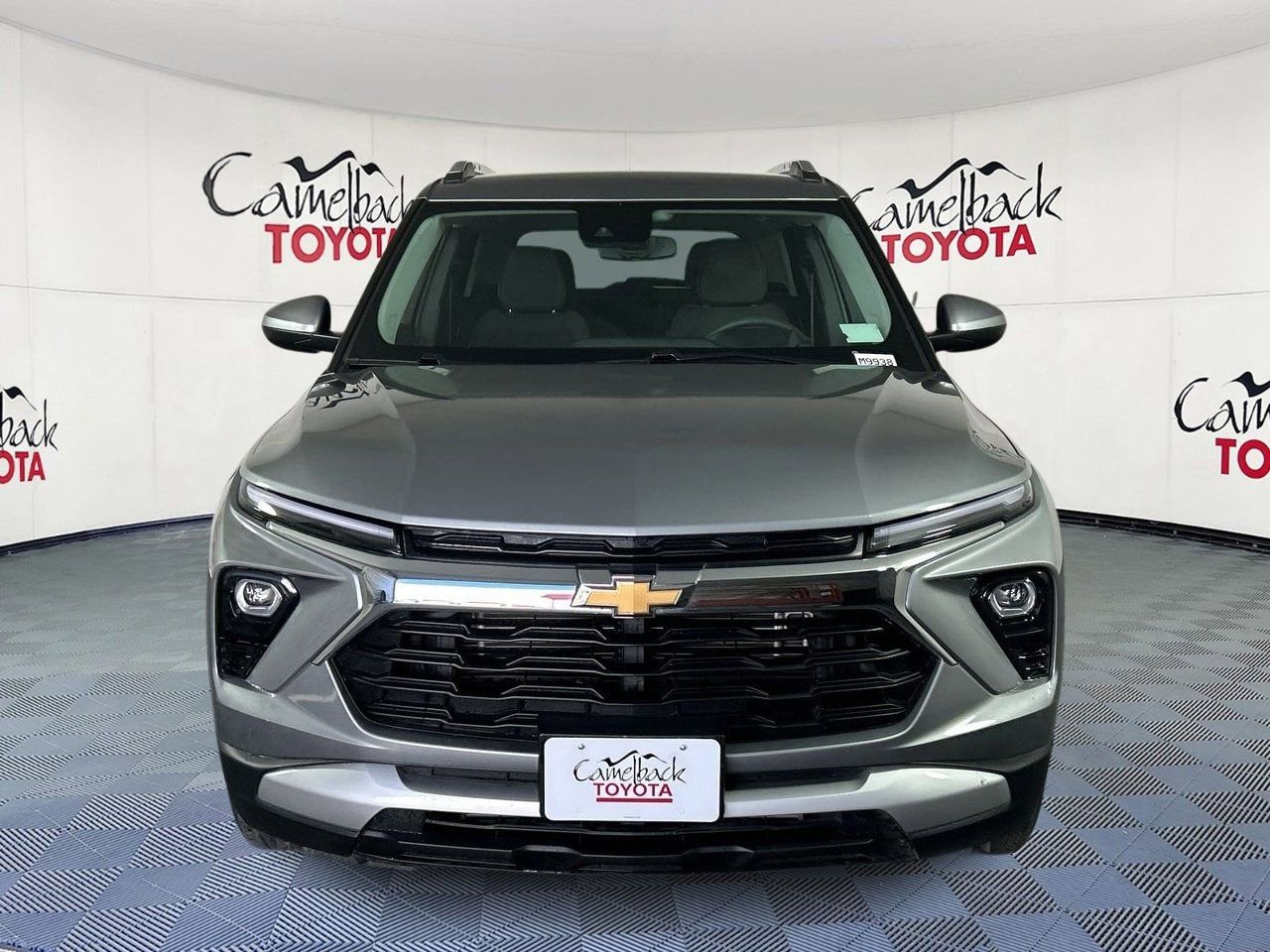 Used 2025 Chevrolet TrailBlazer LT image 2