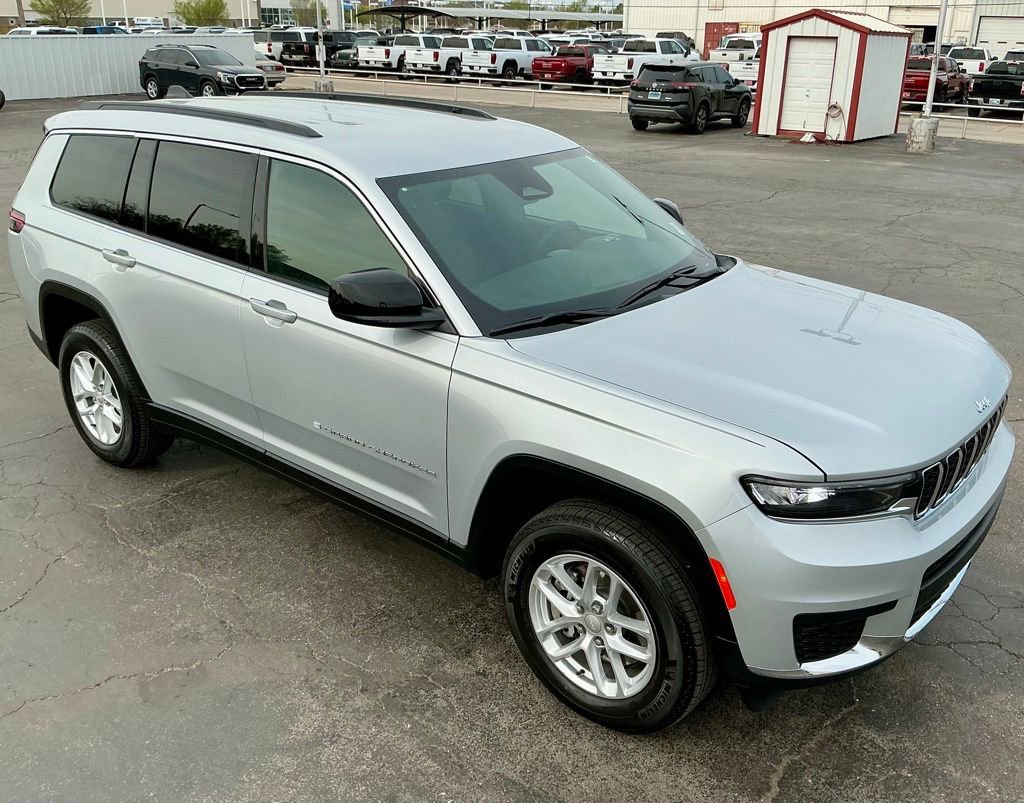 Used 2025 Jeep Grand Cherokee L Laredo RWD image 4