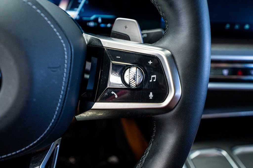 Used 2023 BMW 740i 740i w/ Parking Assistance Package image 40