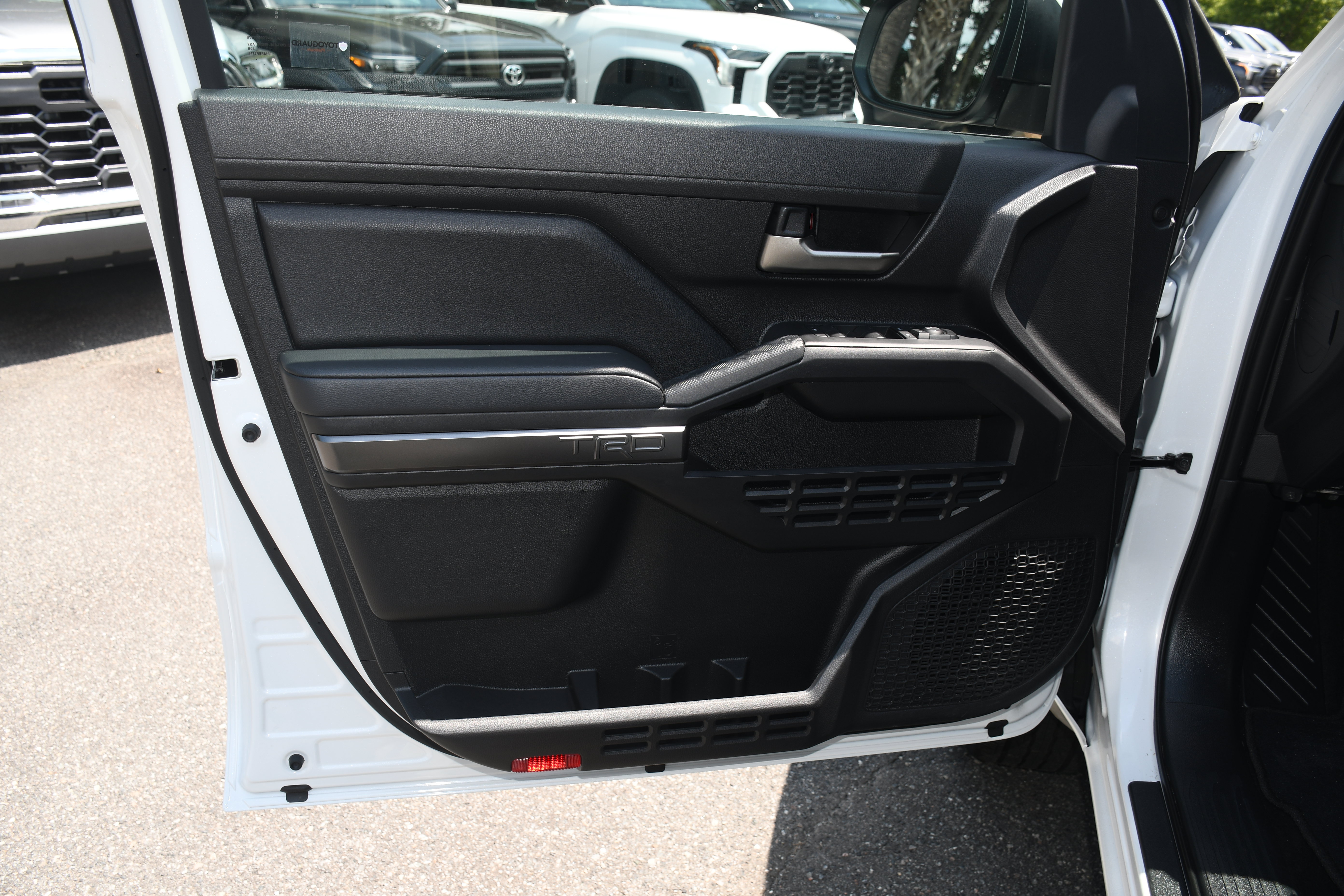 Used 2024 Toyota Tacoma TRD Sport AWD/4WD image 9
