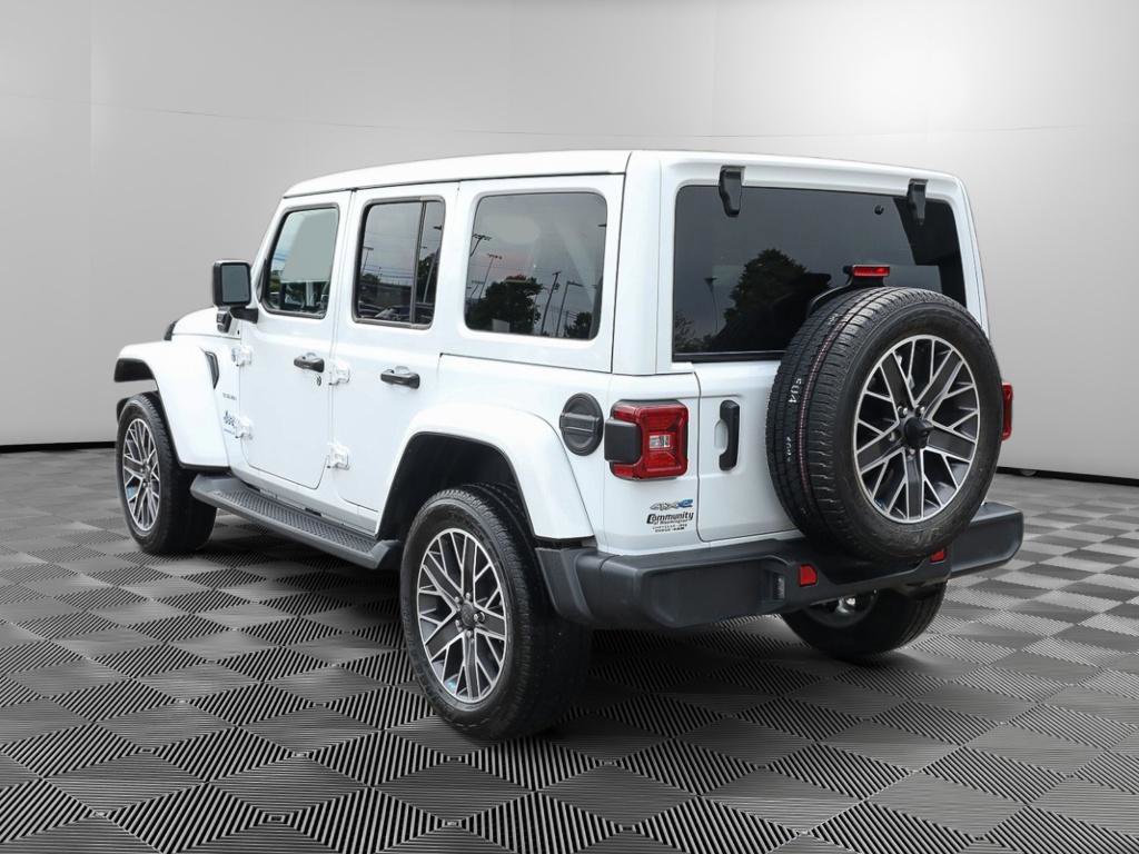 Used 2023 Jeep Wrangler Unlimited Sahara w/ Cold Weather Group AWD/4WD image 5