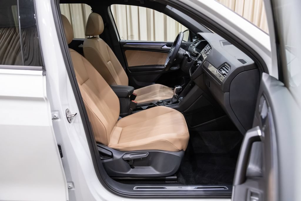 Certified 2024 Volkswagen Tiguan SE R-Line AWD/4WD image 10