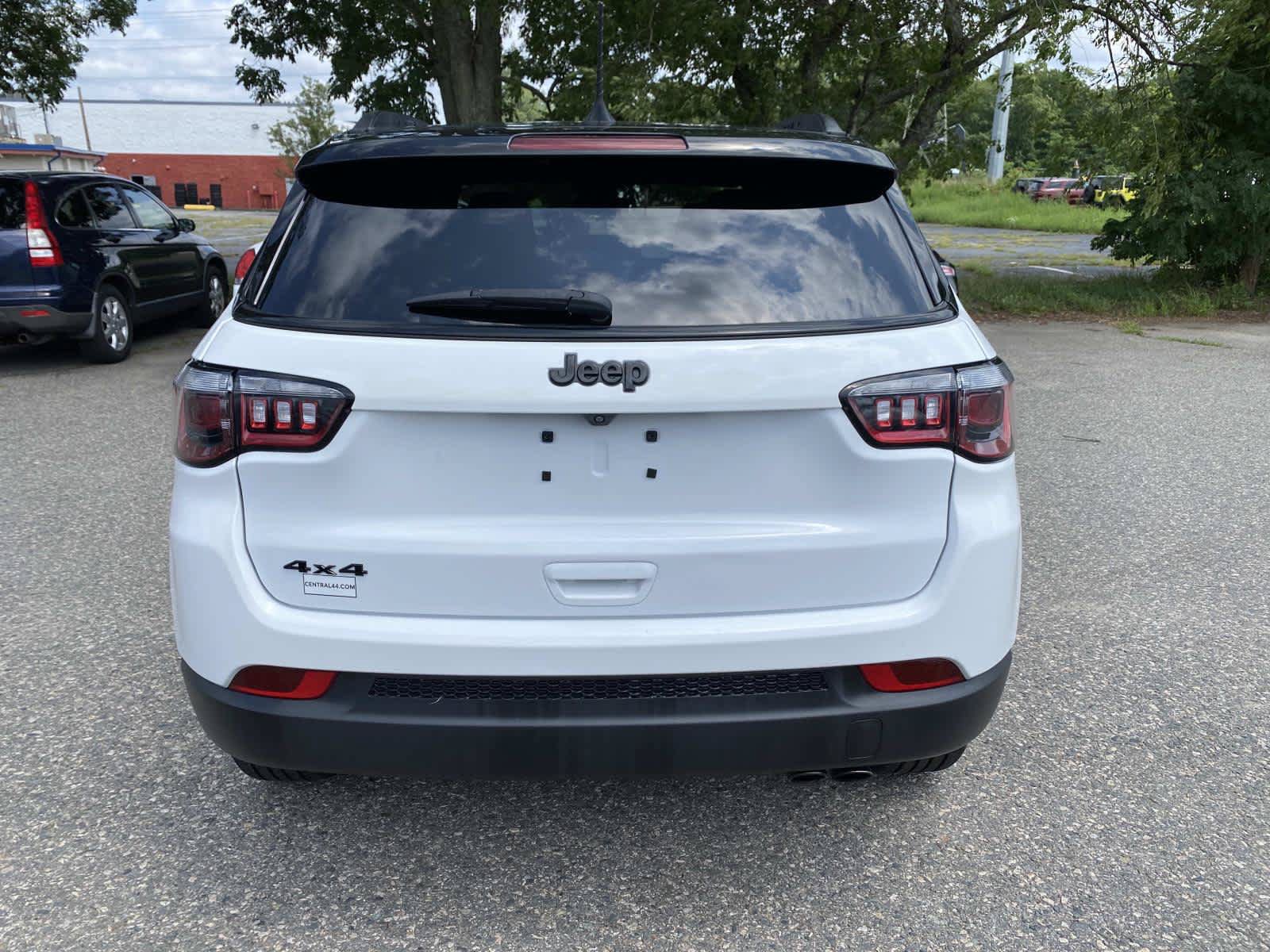 Certified 2022 Jeep Compass Latitude w/ Sun and Sound Group AWD/4WD image 4