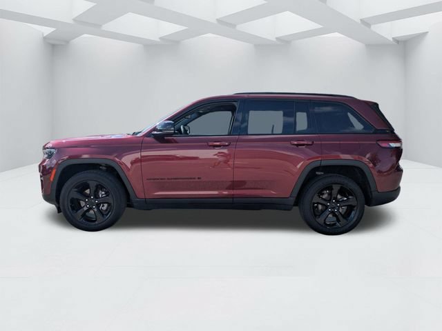 Used 2023 Jeep Grand Cherokee Altitude AWD/4WD image 9