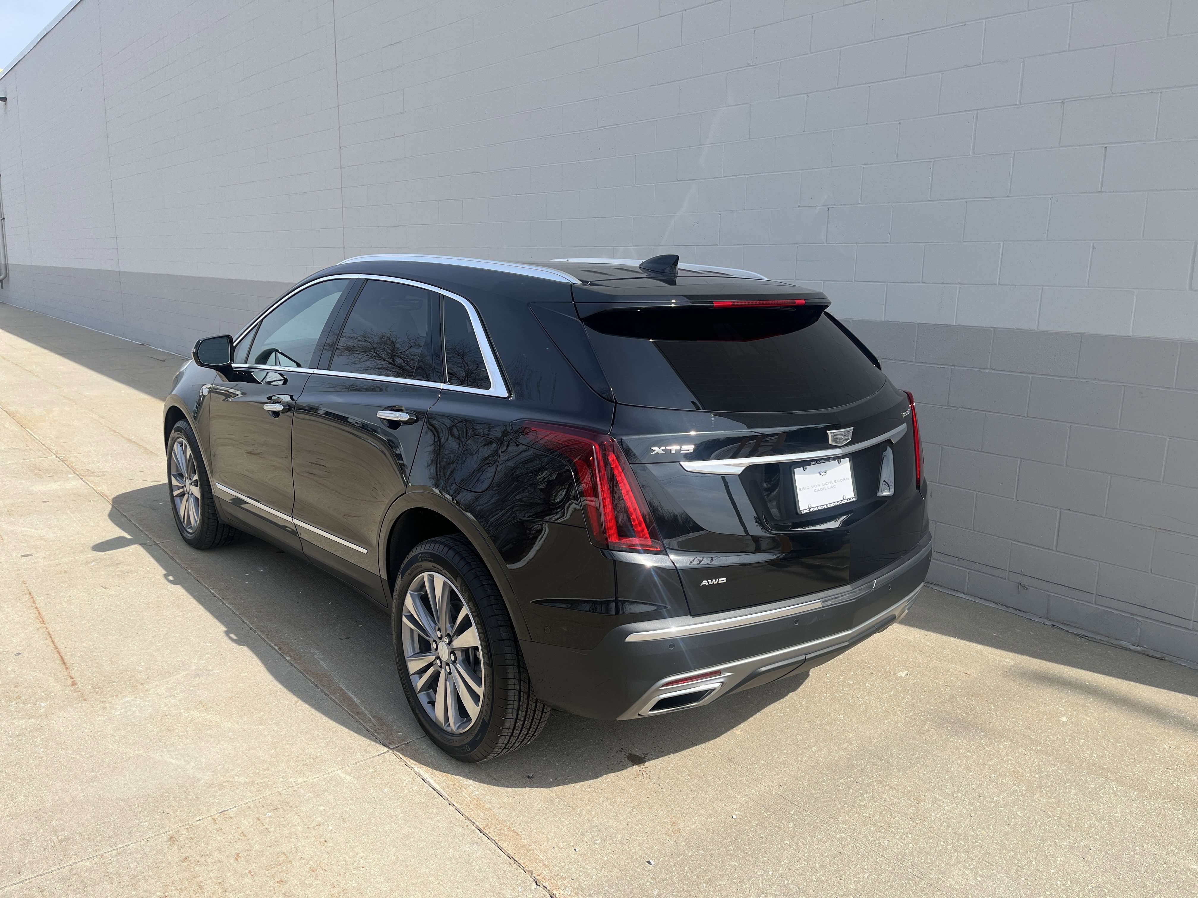 Used 2025 Cadillac XT5 Premium Luxury w/ Technology Package image 4