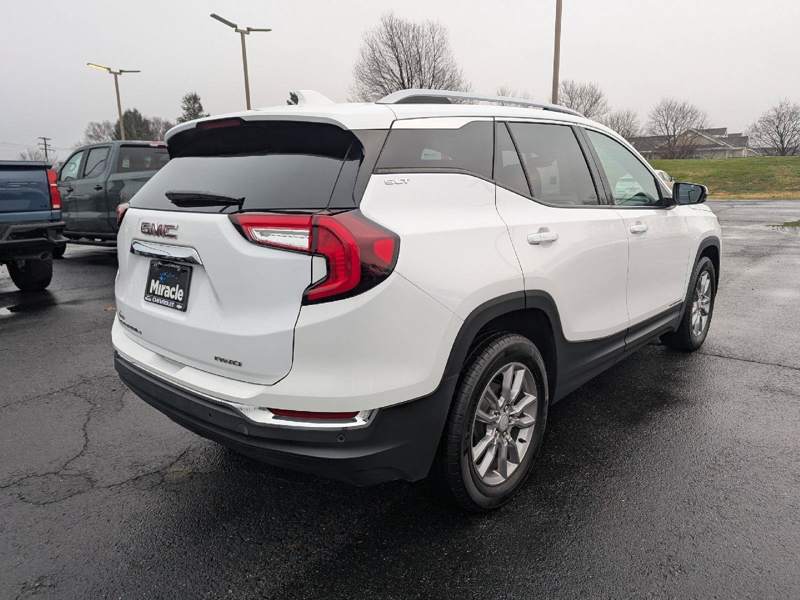 Used 2022 GMC Terrain SLT w/ Infotainment Package II image 7