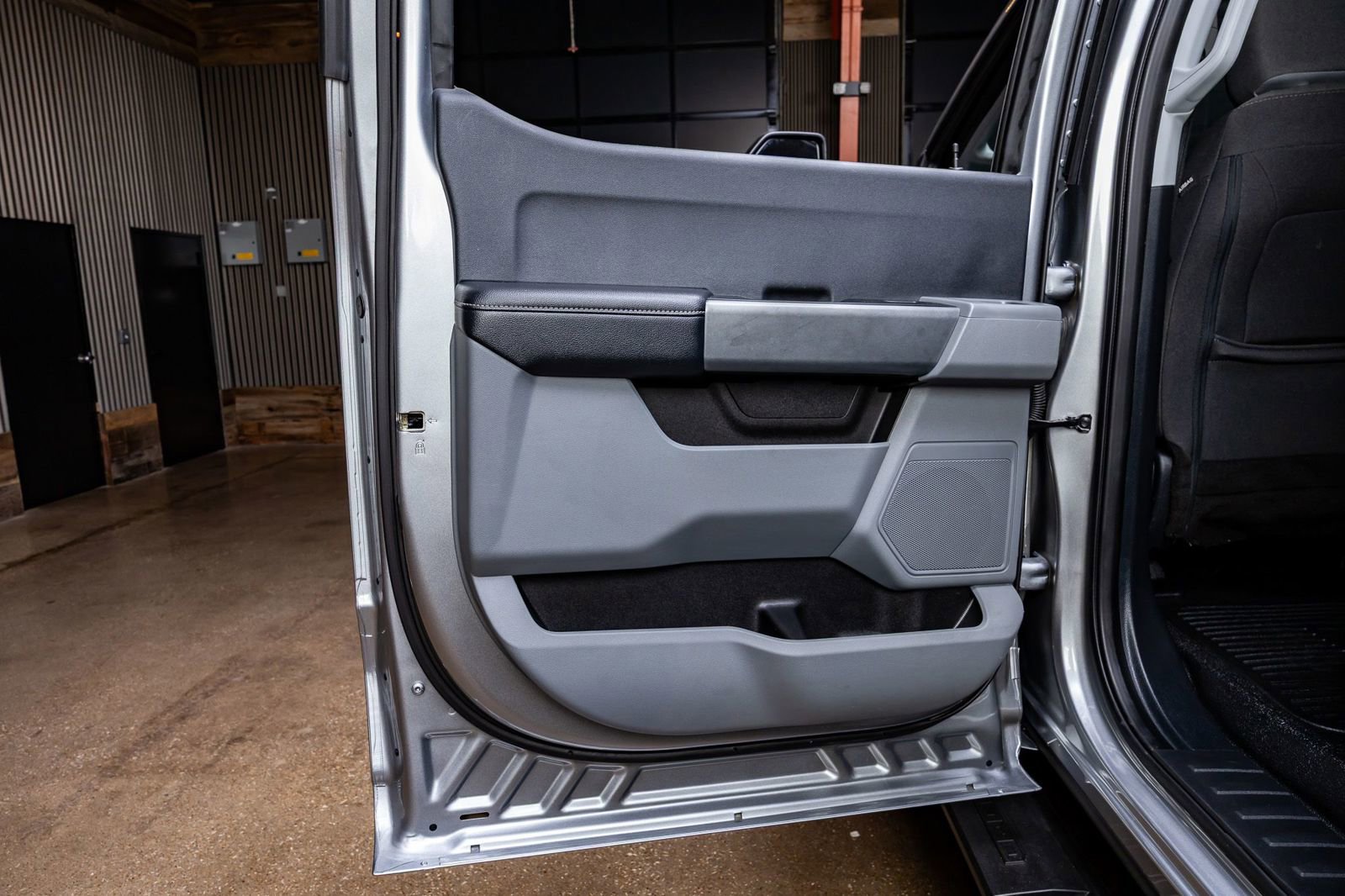 Used 2023 Ford F350 XLT w/ FX4 Off-Road Package image 37