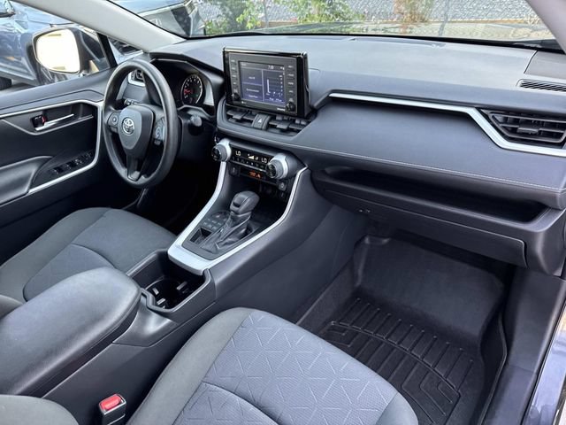 Used 2022 Toyota RAV4 XLE AWD/4WD image 14
