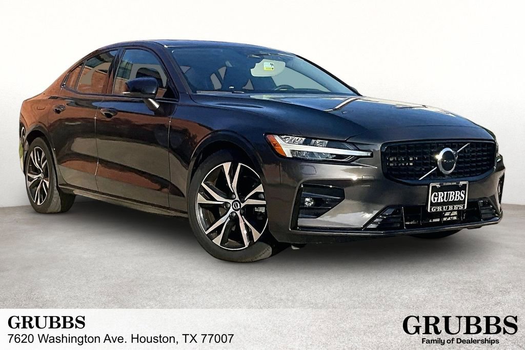 Used 2025 Volvo S60 B5 Core FWD image 1