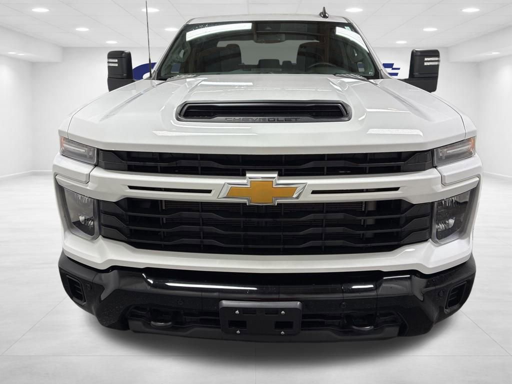 Used 2025 Chevrolet Silverado 2500 Custom w/ Custom Value Package image 3