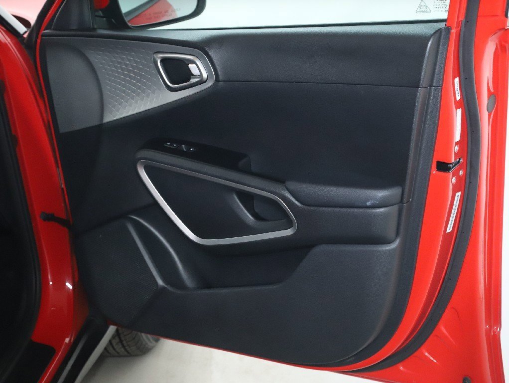 Used 2023 Kia Soul LX w/ LX Technology Package image 32