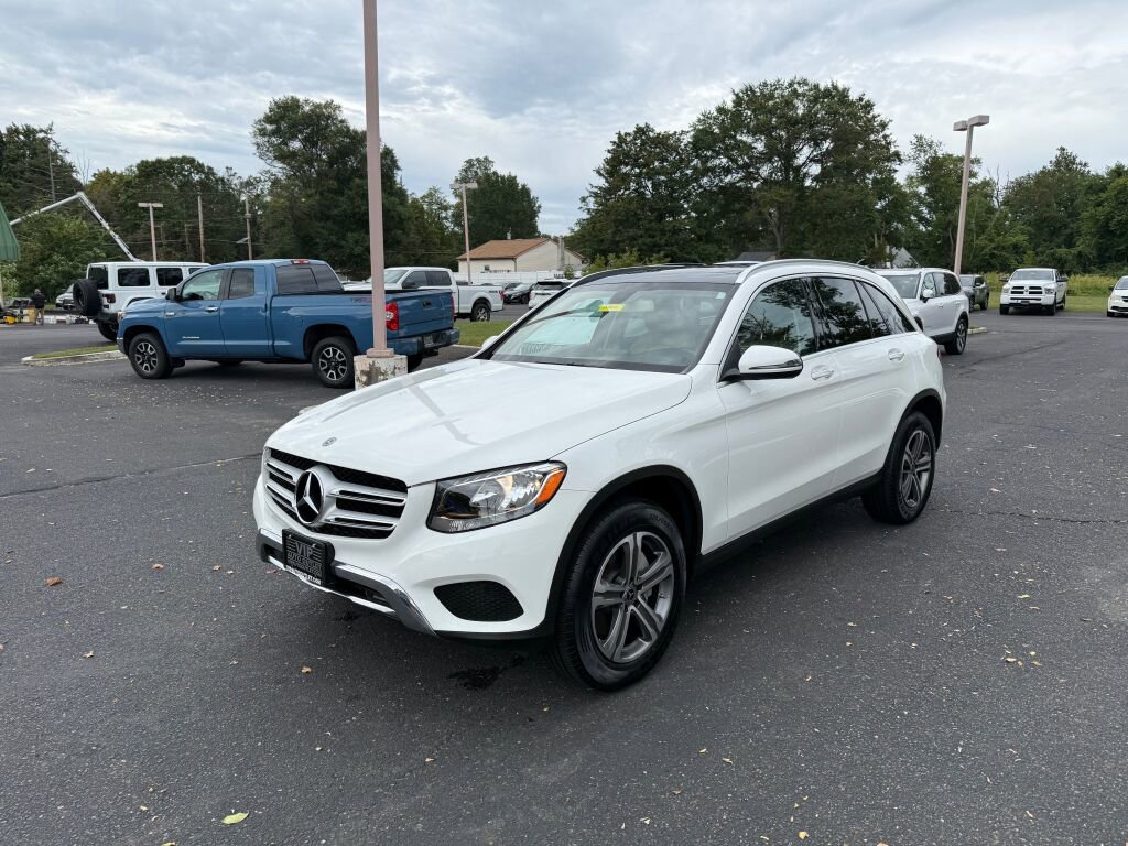 Used 2019 Mercedes-Benz GLC 300 4MATIC image 3