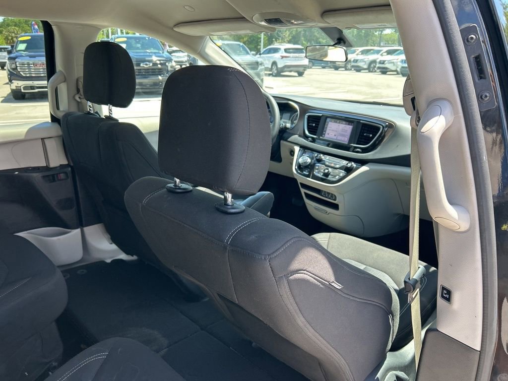 Used 2022 Chrysler Voyager LX FWD image 42