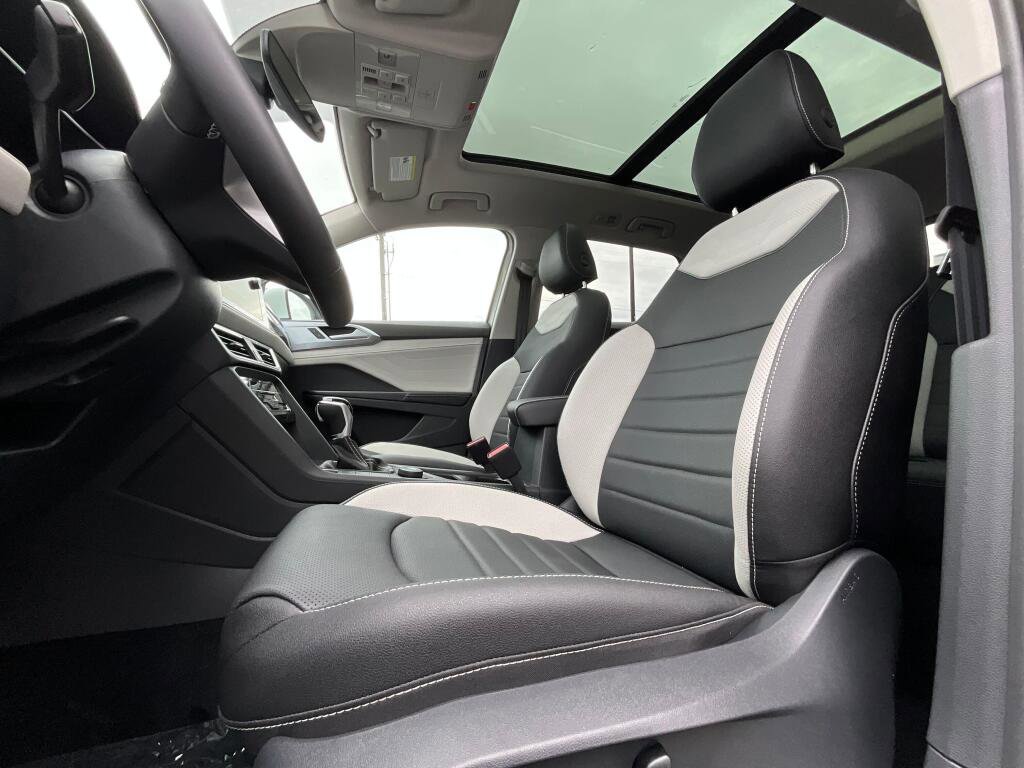 New 2026 Volkswagen Taos SEL image 11