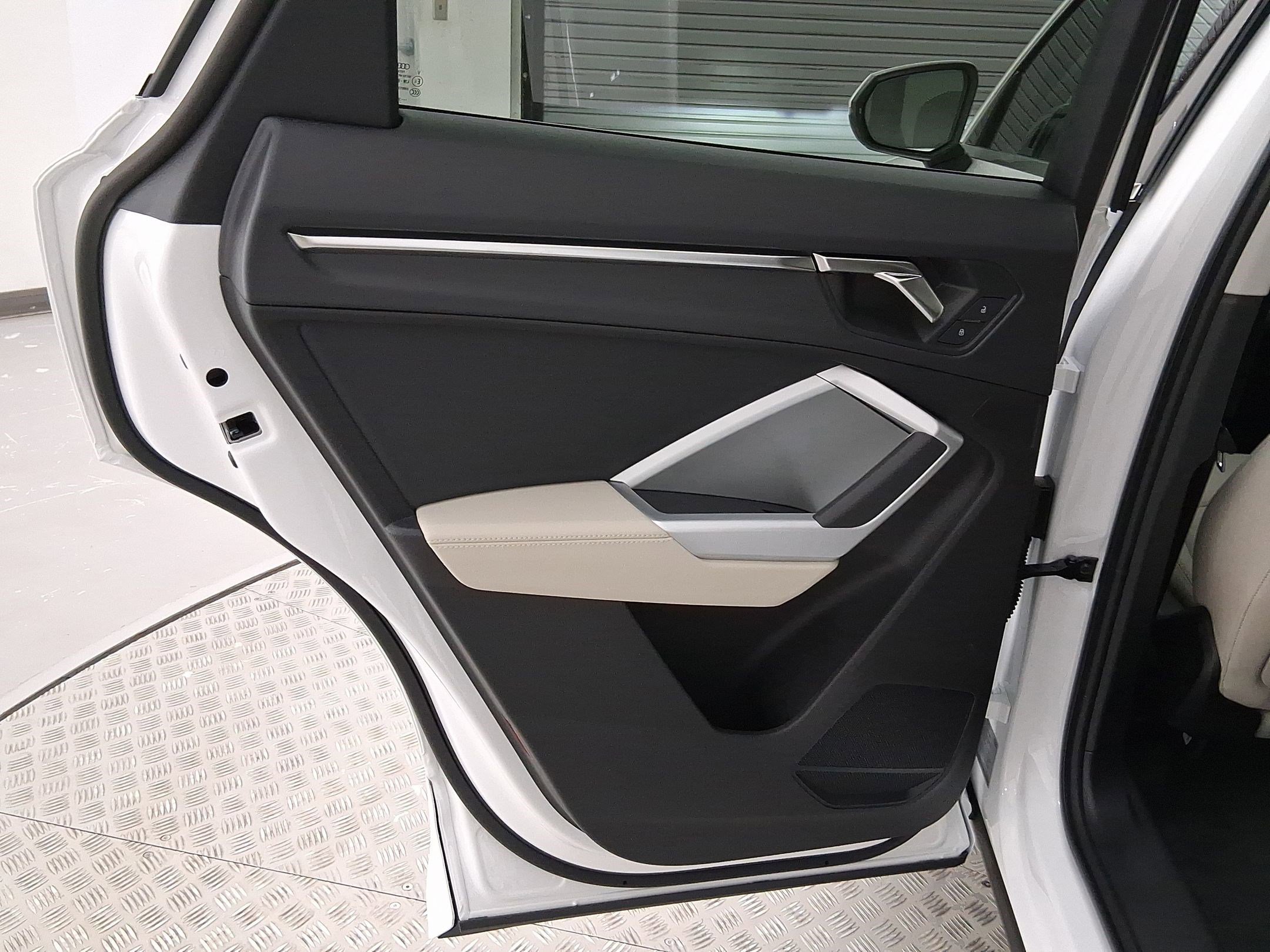 Used 2025 Audi Q3 2.0T Premium w/ Convenience Package image 25