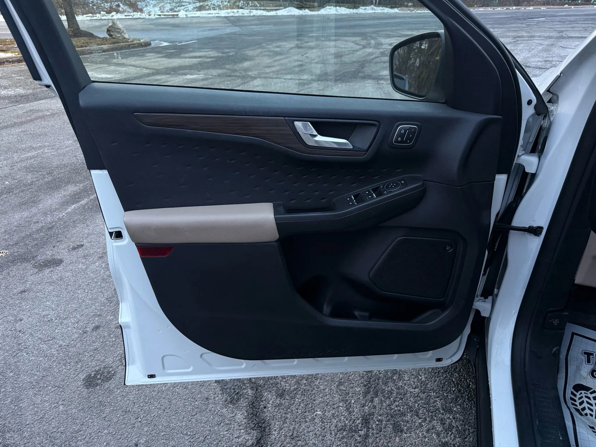 Used 2020 Ford Escape Titanium image 19