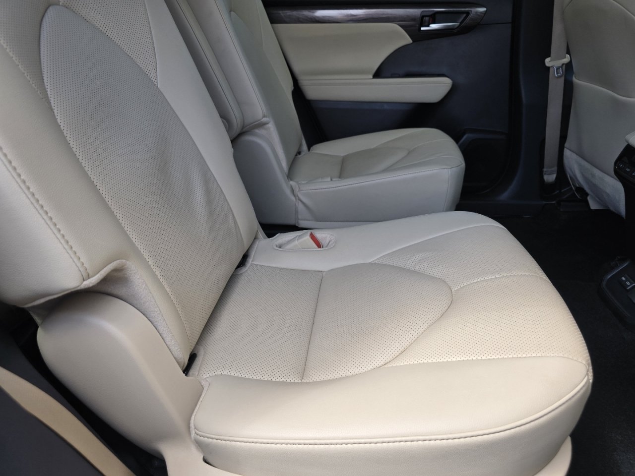 Certified 2024 Toyota Highlander Limited AWD/4WD image 22