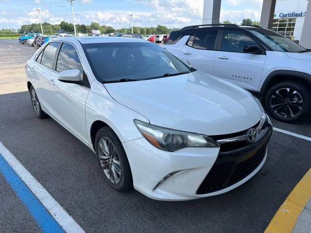 Used 2016 Toyota Camry SE w/ Moonroof Package FWD image 2