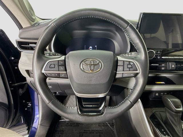 Used 2023 Toyota Highlander Limited AWD/4WD image 11