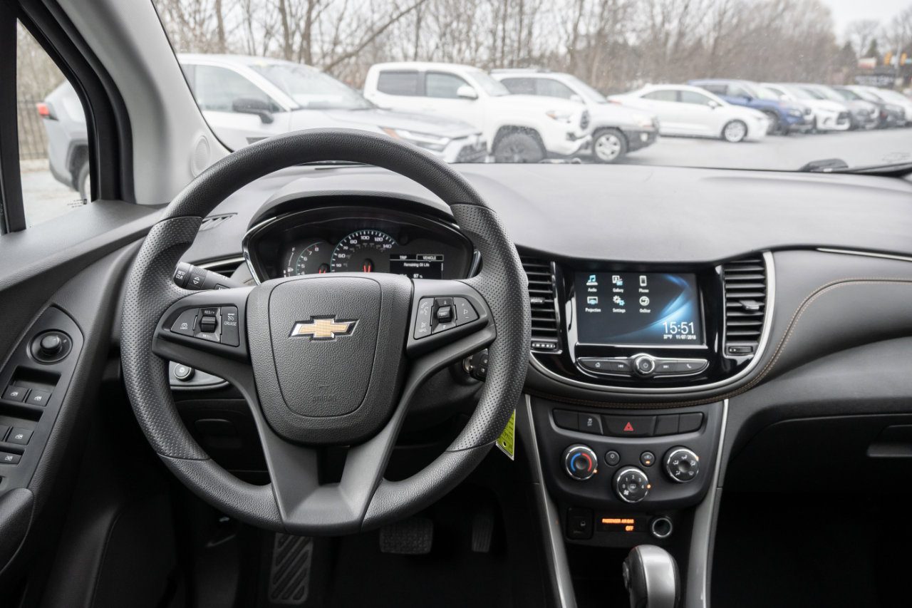 Used 2017 Chevrolet Trax LT image 2