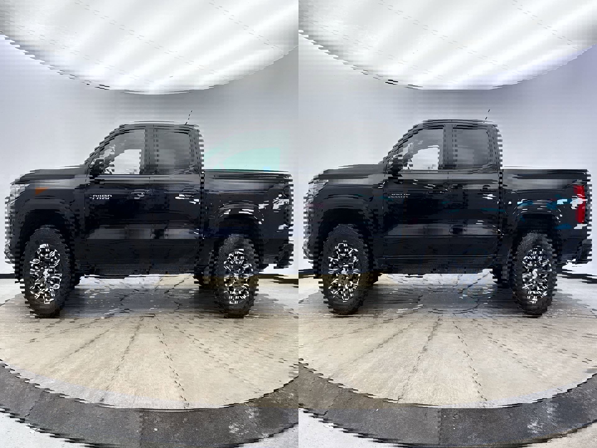 Used 2023 Chevrolet Colorado Z71 w/ Advanced Trailering Package image 2