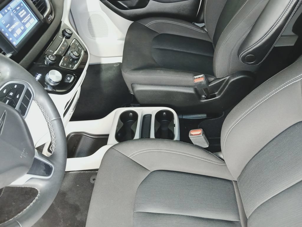 Used 2024 Chrysler Voyager LX FWD image 18