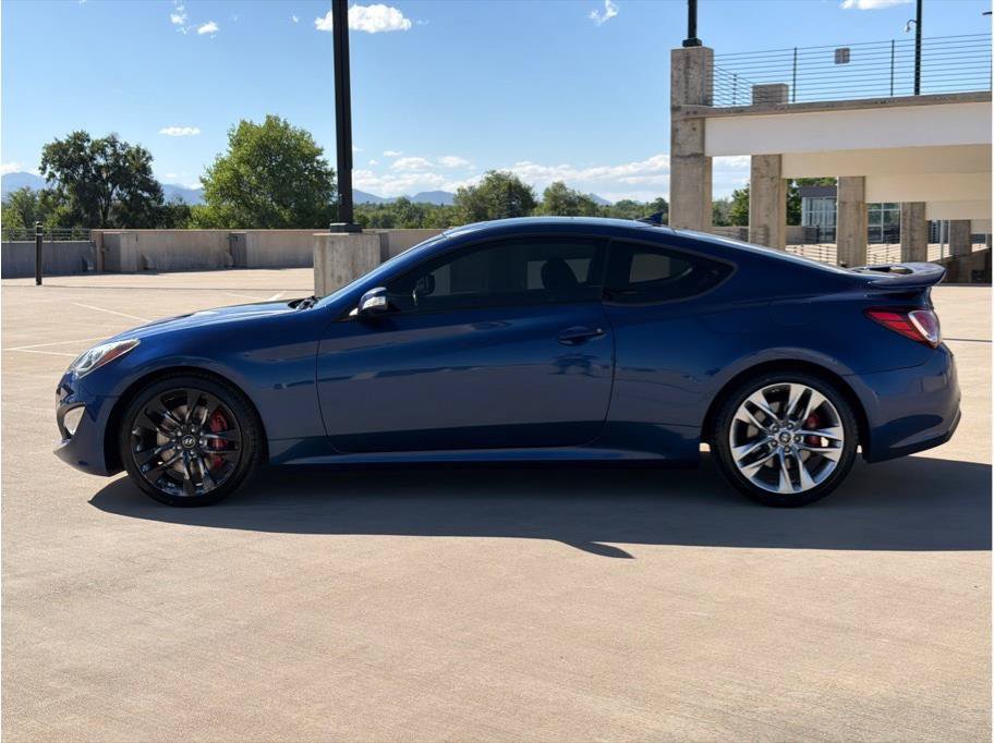 Used 2015 Hyundai Genesis 3.8 RWD image 4