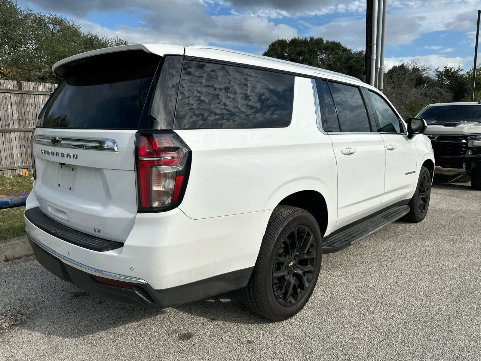 Used 2022 Chevrolet Suburban LT AWD/4WD image 6