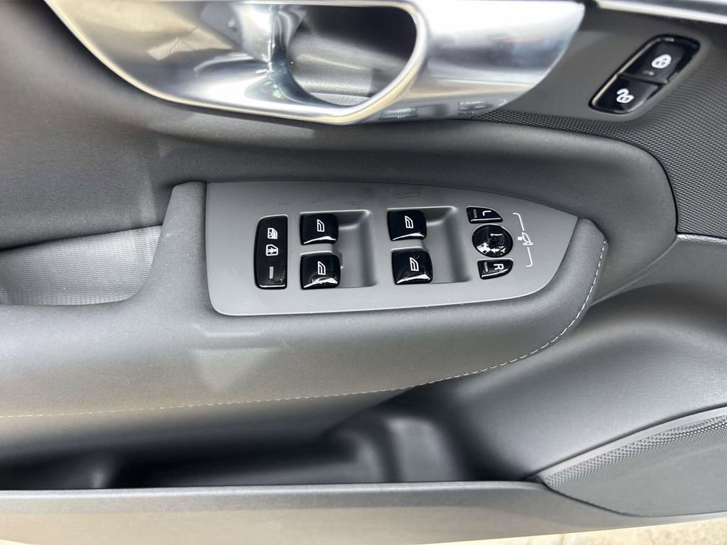 New 2026 Volvo XC90 B6 Plus w/ Protection Package Premier image 14