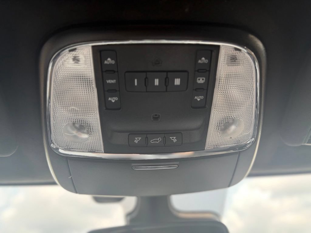 Used 2021 Jeep Grand Cherokee Summit AWD/4WD image 33