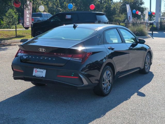 Used 2024 Hyundai Elantra SEL FWD image 3