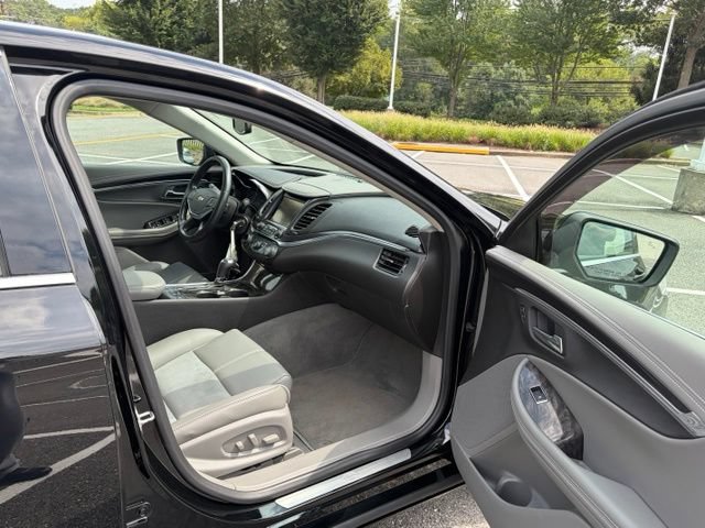 Used 2015 Chevrolet Impala LT w/ Convenience Package FWD image 26