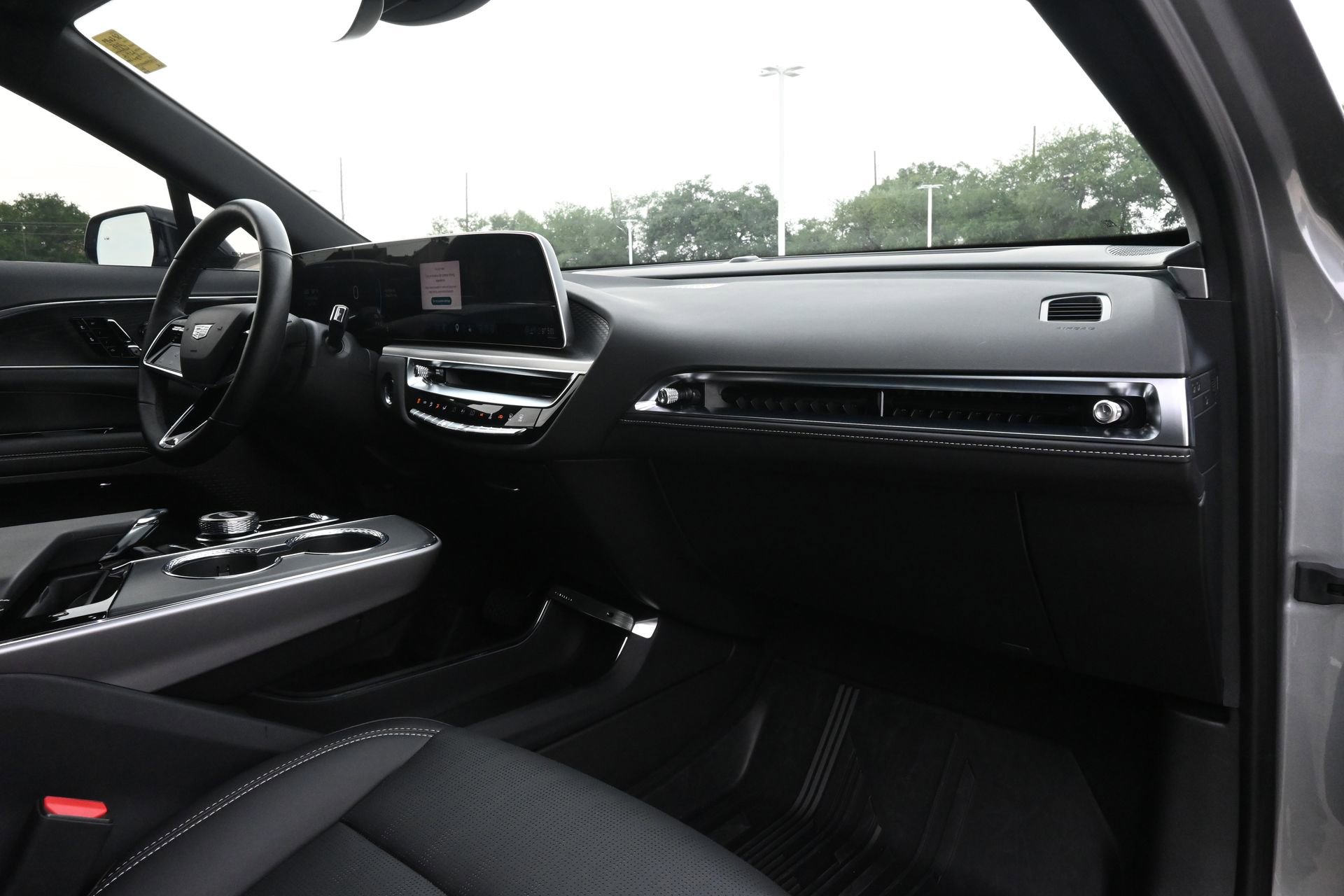Used 2025 Cadillac Lyriq Luxury RWD image 24