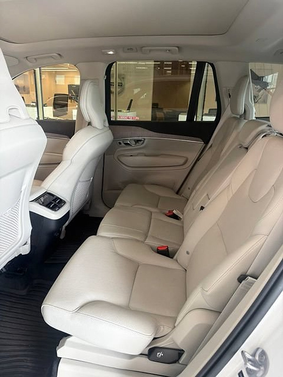 Used 2023 Volvo XC90 B6 Plus AWD/4WD image 9