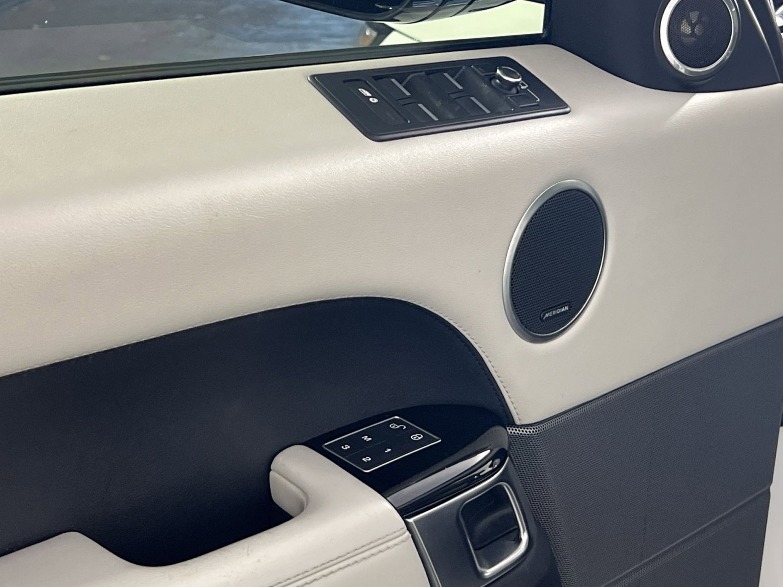 Used 2016 Land Rover Range Rover Sport Supercharged image 15