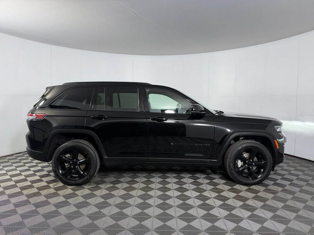 Certified 2025 Jeep Grand Cherokee Limited w/ Luxury Tech Group II AWD/4WD image 6
