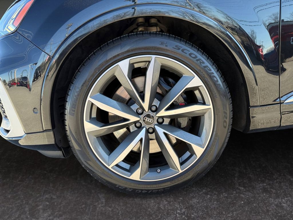 Used 2022 Audi SQ7 Prestige w/ Prestige Package image 9