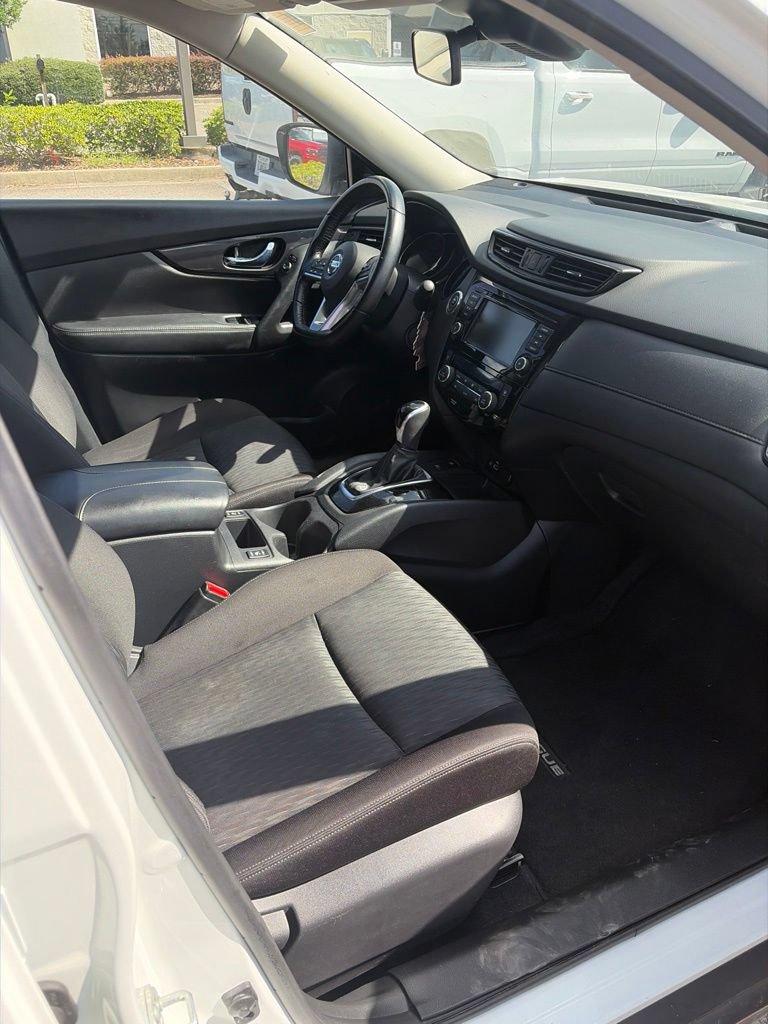 Used 2020 Nissan Rogue SV w/ Premium Package AWD/4WD image 5