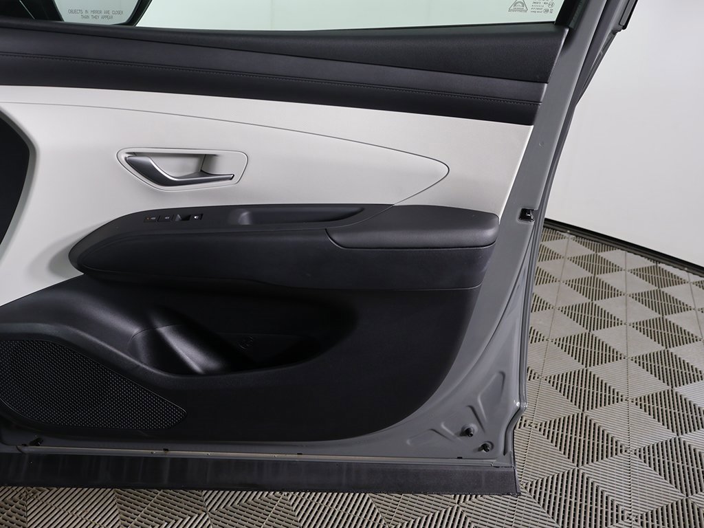 Certified 2025 Hyundai Tucson SE image 19