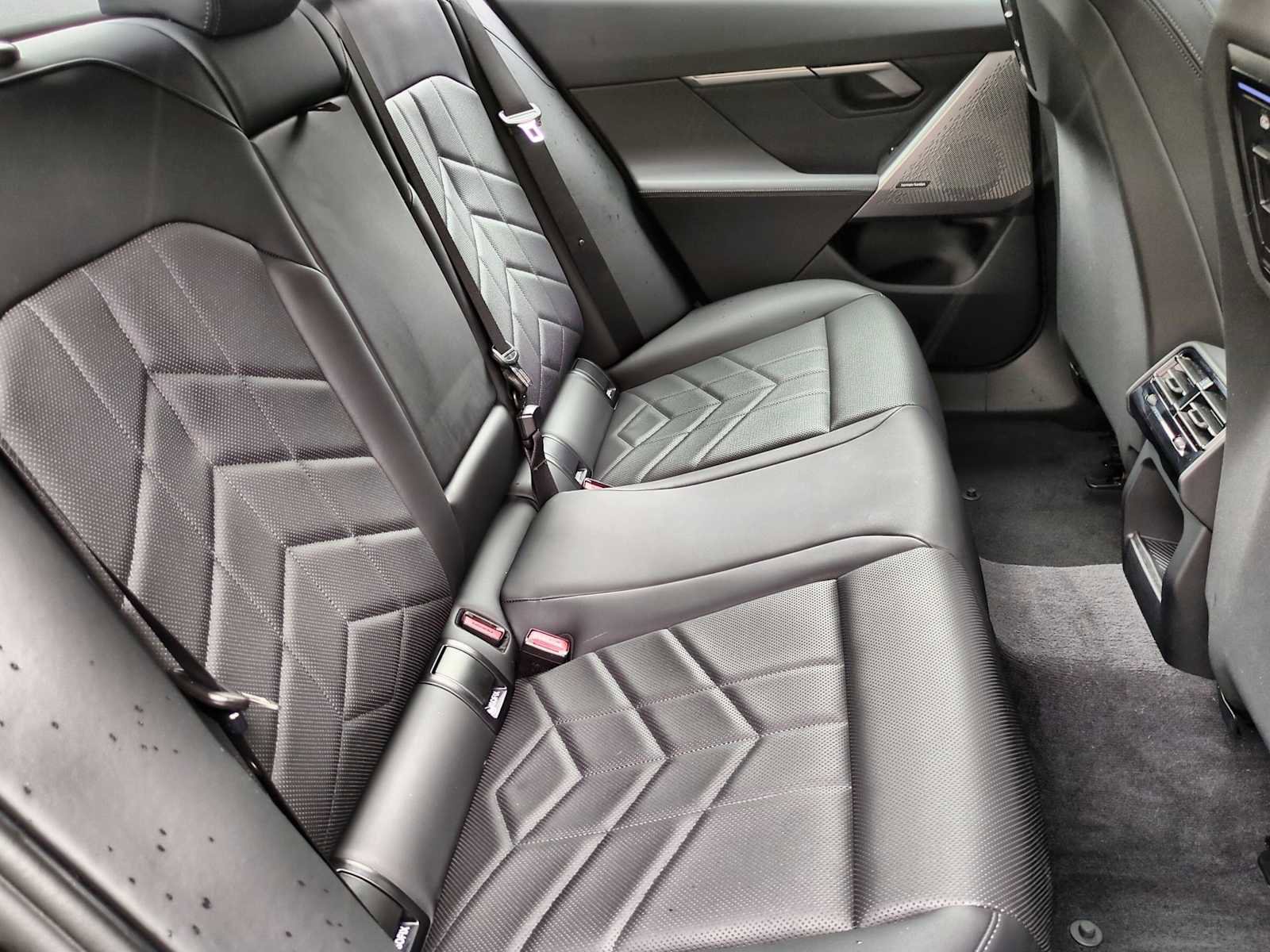 Used 2025 BMW 530i xDrive w/ Premium Package image 22