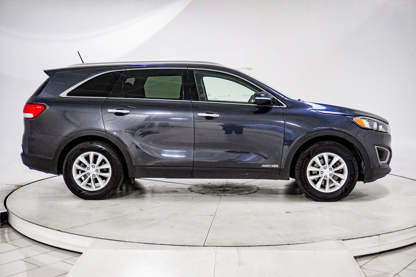 Used 2017 Kia Sorento AWD image 12