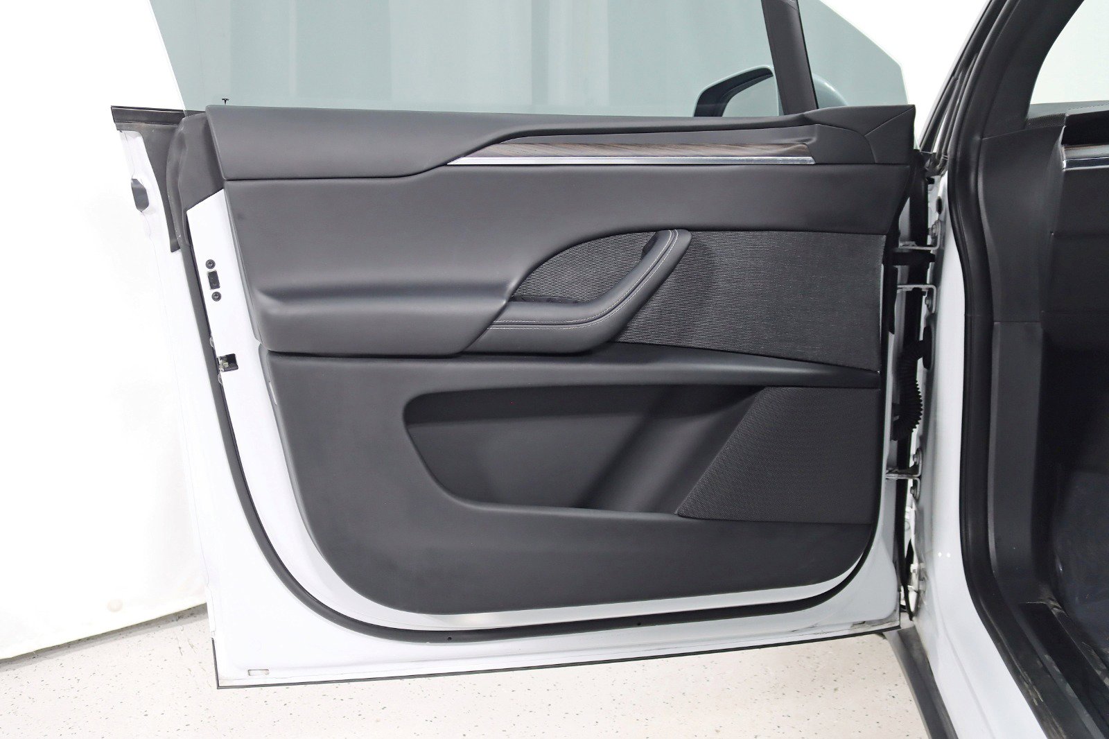 Used 2023 Tesla Model X image 36