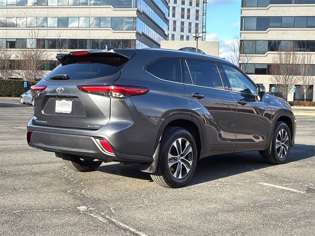 Used 2020 Toyota Highlander XLE image 4