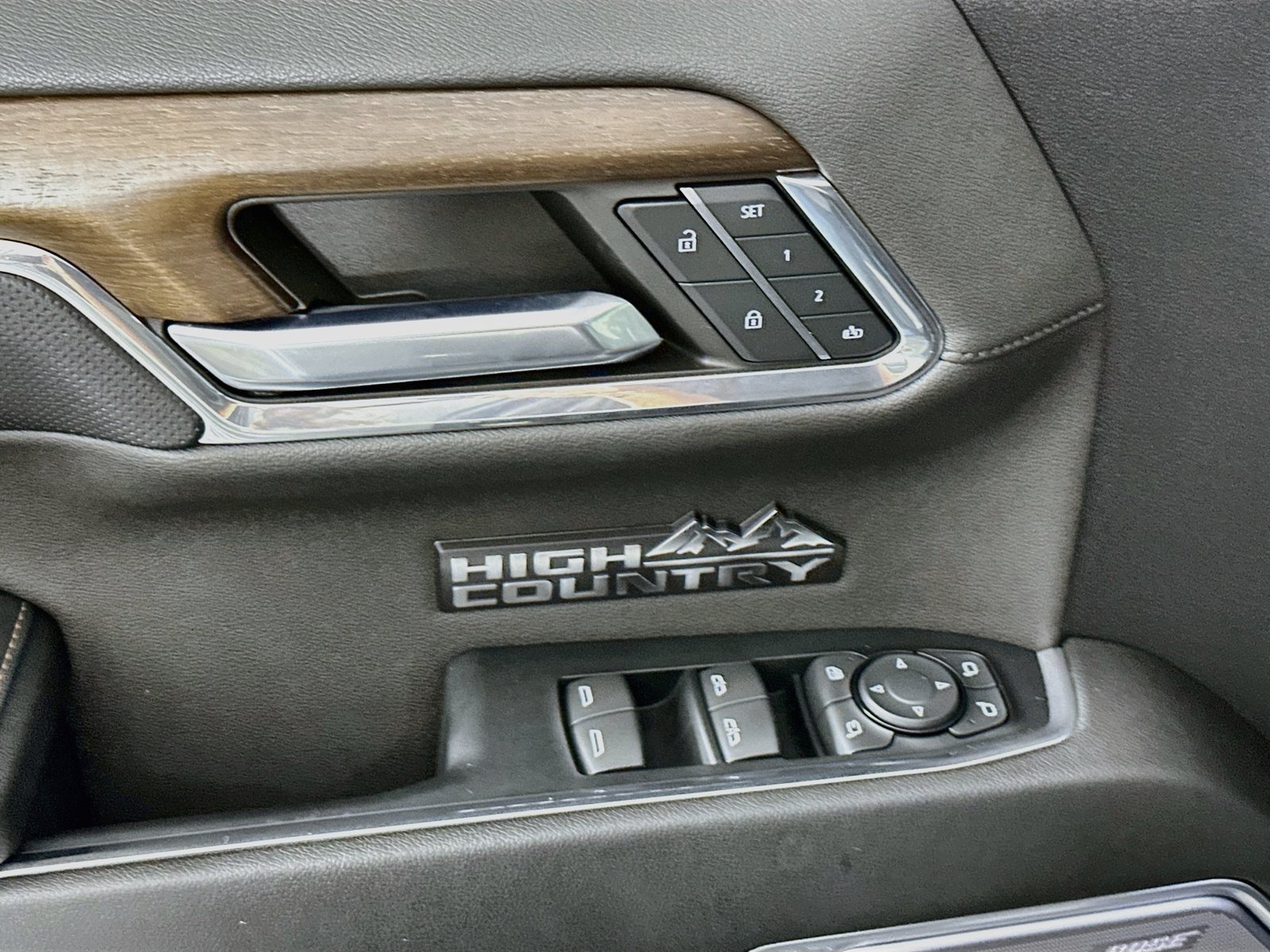 Used 2024 Chevrolet Silverado 1500 High Country w/ Midnight Edition AWD/4WD image 19