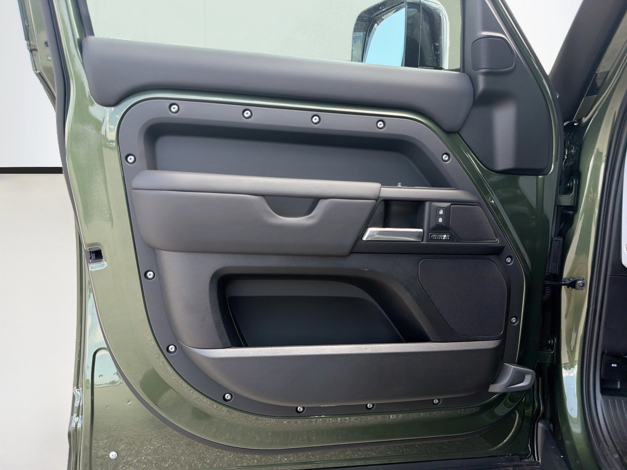 New 2026 Land Rover Defender 110 X-Dynamic SE AWD/4WD image 22