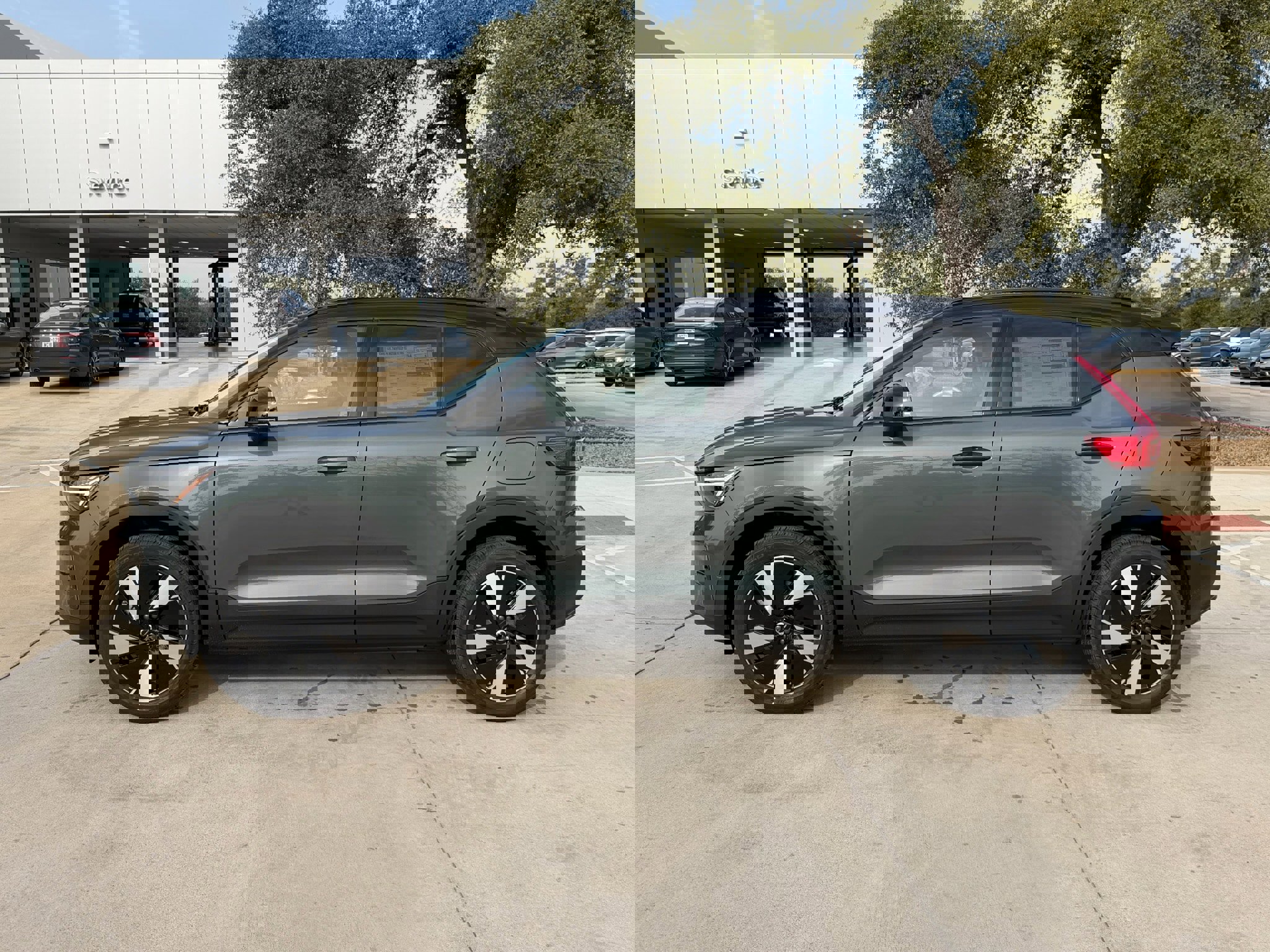 New 2026 Volvo EX40 Plus w/ Protection Package Premier image 3