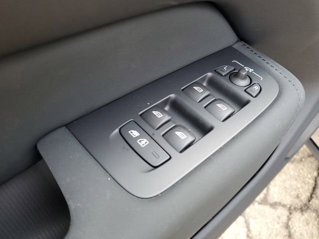 New 2026 Volvo XC60 B5 Plus w/ Protection Package Premier image 21